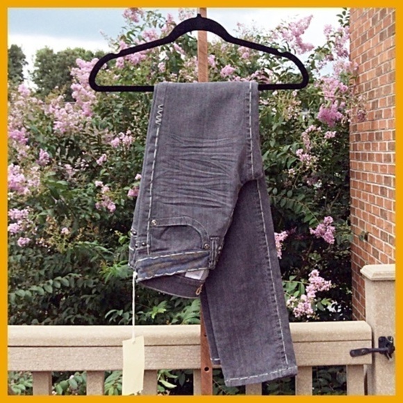 đť…şJCJQ đź’•Grommet Adorned Jeansđź’• - Picture 2 of 4